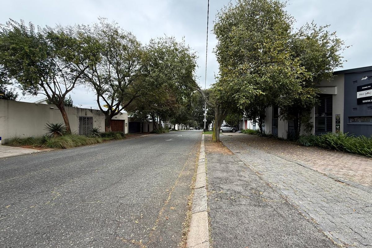 Charming Parkhurst Property for Sale - R7,900,000 - Photo 5