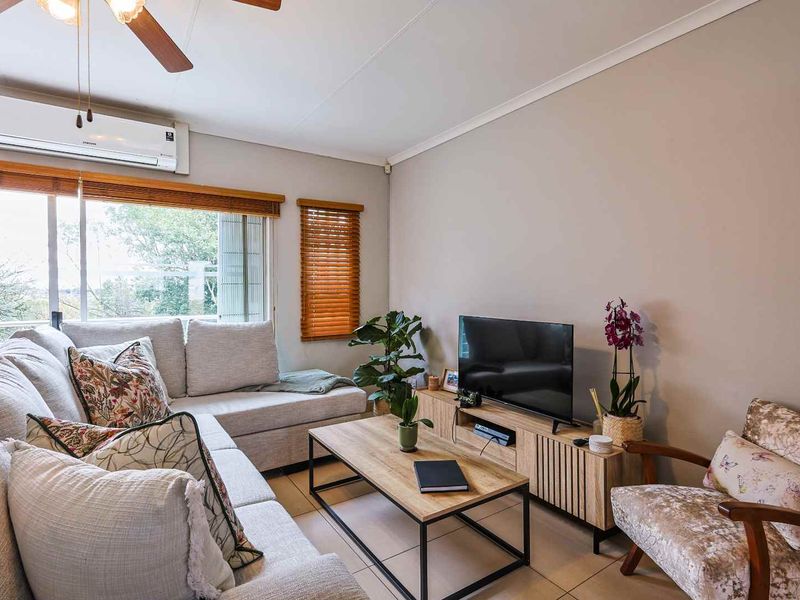 Modern, Spacious 3 Bedroom – Secure Living with a View - Photo 7