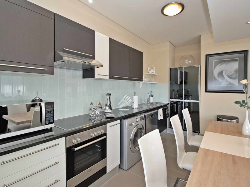Elite address: Sun filled Secure, Sophisticated Luxury living and a 24hr concierge - Photo 7
