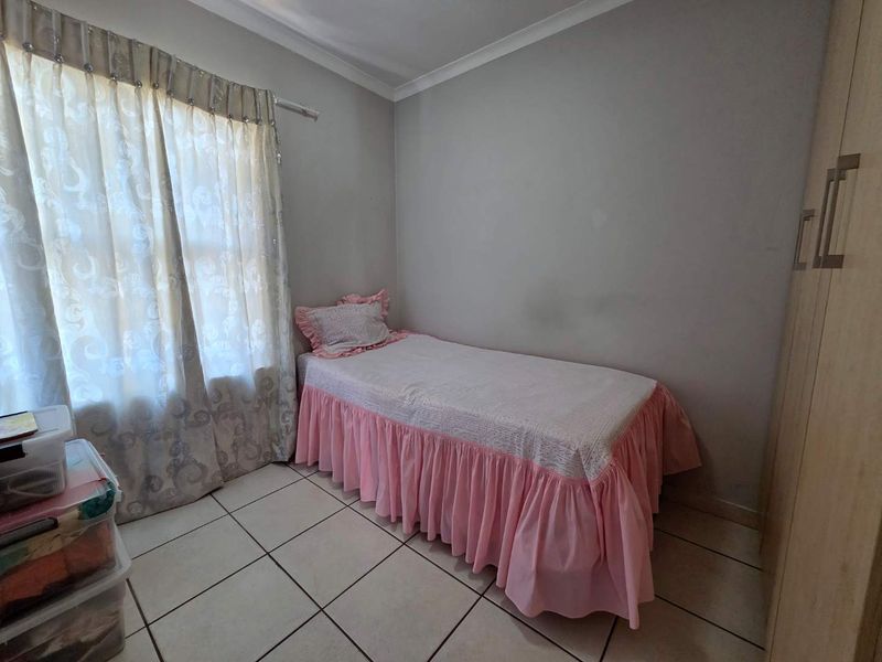 "Invest or Settle: Charming Unit at Racecourse View!" - Photo 6