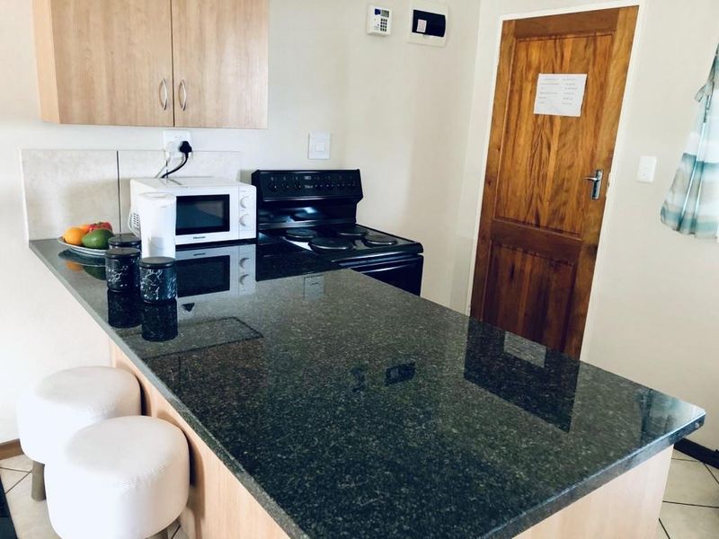 1 bedroom Townhouse in secure complex - Photo 8