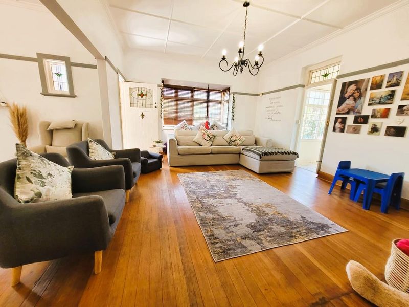 Spacious, Well-Priced 3-Bed, 2-Bath Family Home in Prime Glenwood  Charming, Secure Cul-de-Sac Setting - Photo 9