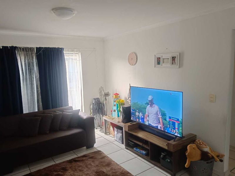 Spacious 2 bedroom apartment in the tranquil Fairview Golf Village - Photo 2