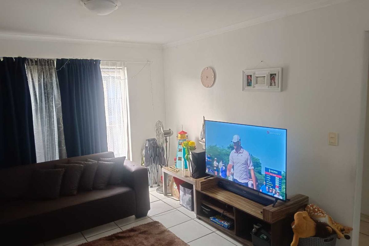 Spacious 2 bedroom apartment in the tranquil Fairview Golf Village - Photo 2