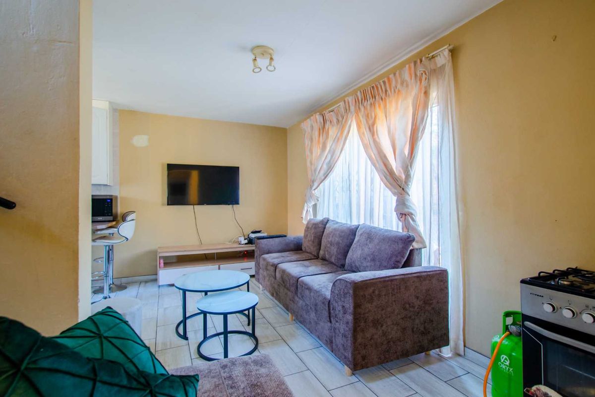 3 Bedroom Simplex on sale - Photo 5