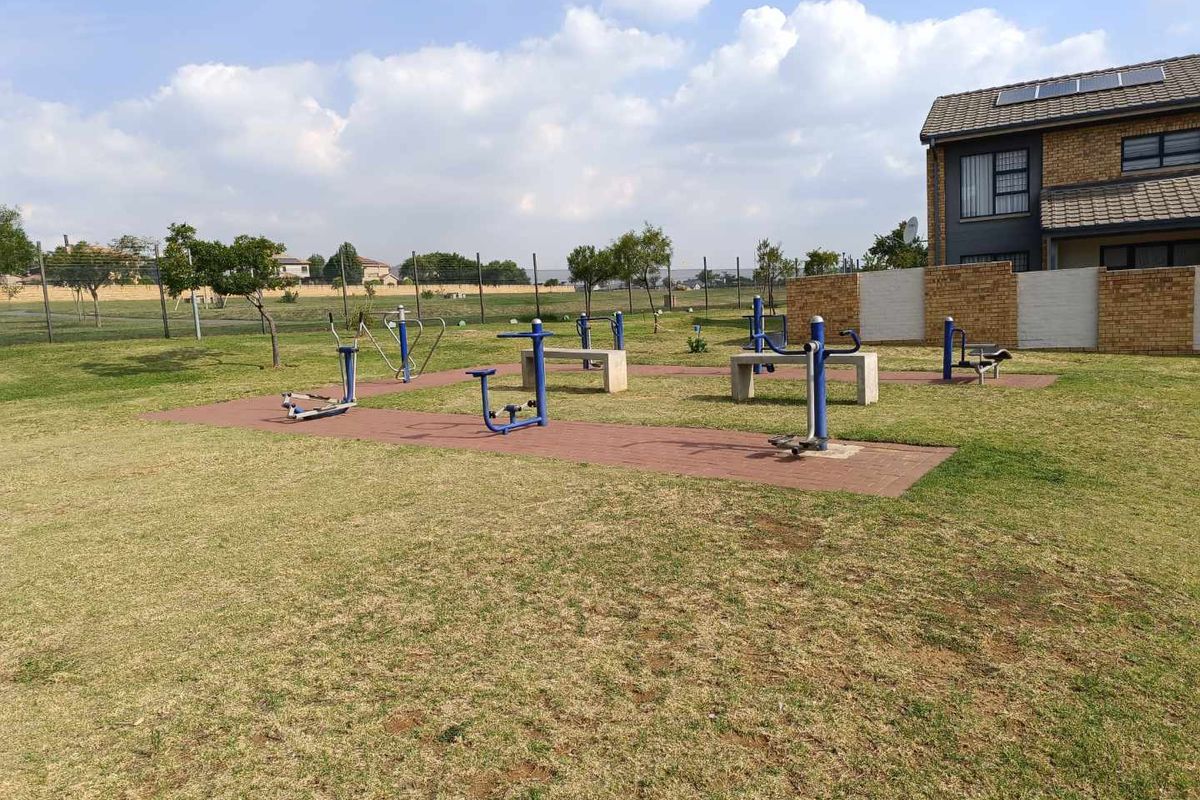 AMBERFIELD - 2 BEDROOM APARTMENT IN SECURE ESTATE WITH AMENITIES - Photo 4