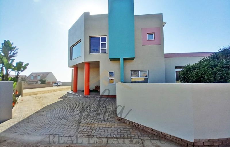 Family Home For Sale In Hentiesbay, Walking Distance From The Beach