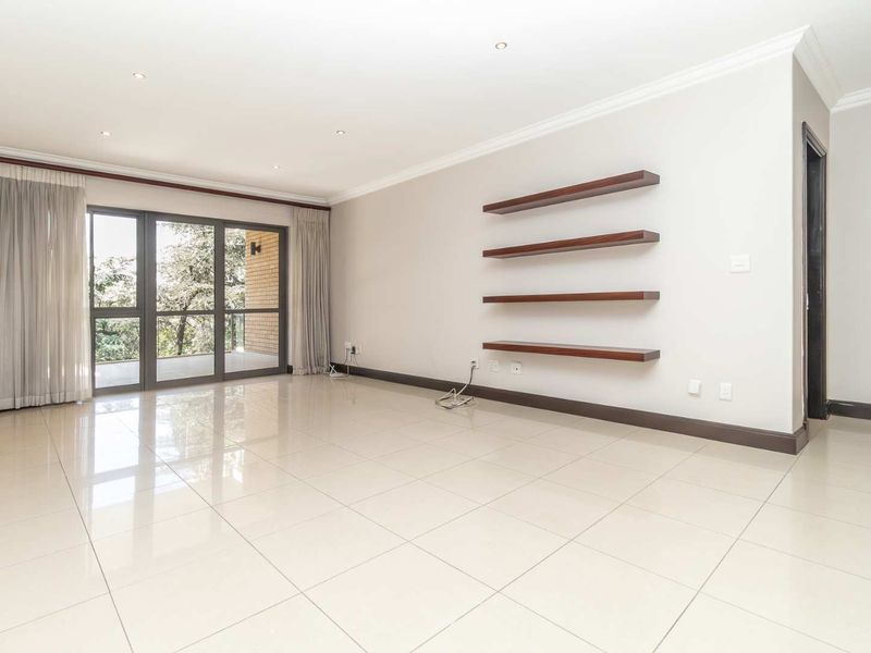 STUPENDUS 2 BEDROOM APARTMENT IN THE ICONIC AMAZONAS FOR SALE - Photo 2