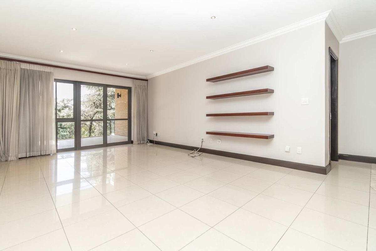 STUPENDUS 2 BEDROOM APARTMENT IN THE ICONIC AMAZONAS FOR SALE - Photo 2