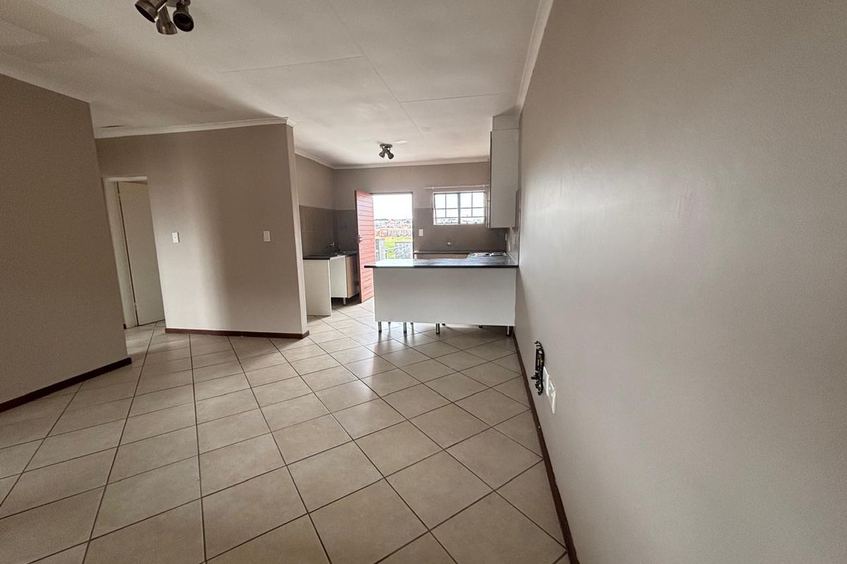 2 Bedroom 1 Bathroom Townhouse For sale in Midrand - Photo 5