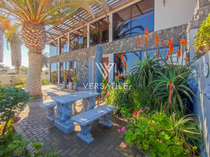 Two Furnished Homes and Flatlet with Seaviews - Photo 5