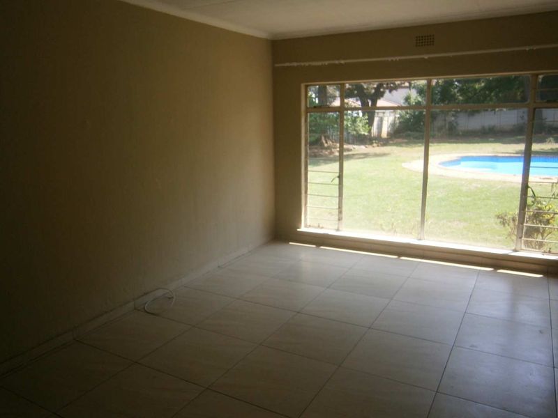 4 Bedroom House to Rent in Brackenhurst - Photo 8
