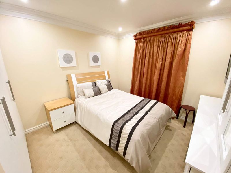 Fully furnished apartment with lovely sea views - 24hr security, pool and gym - Photo 4