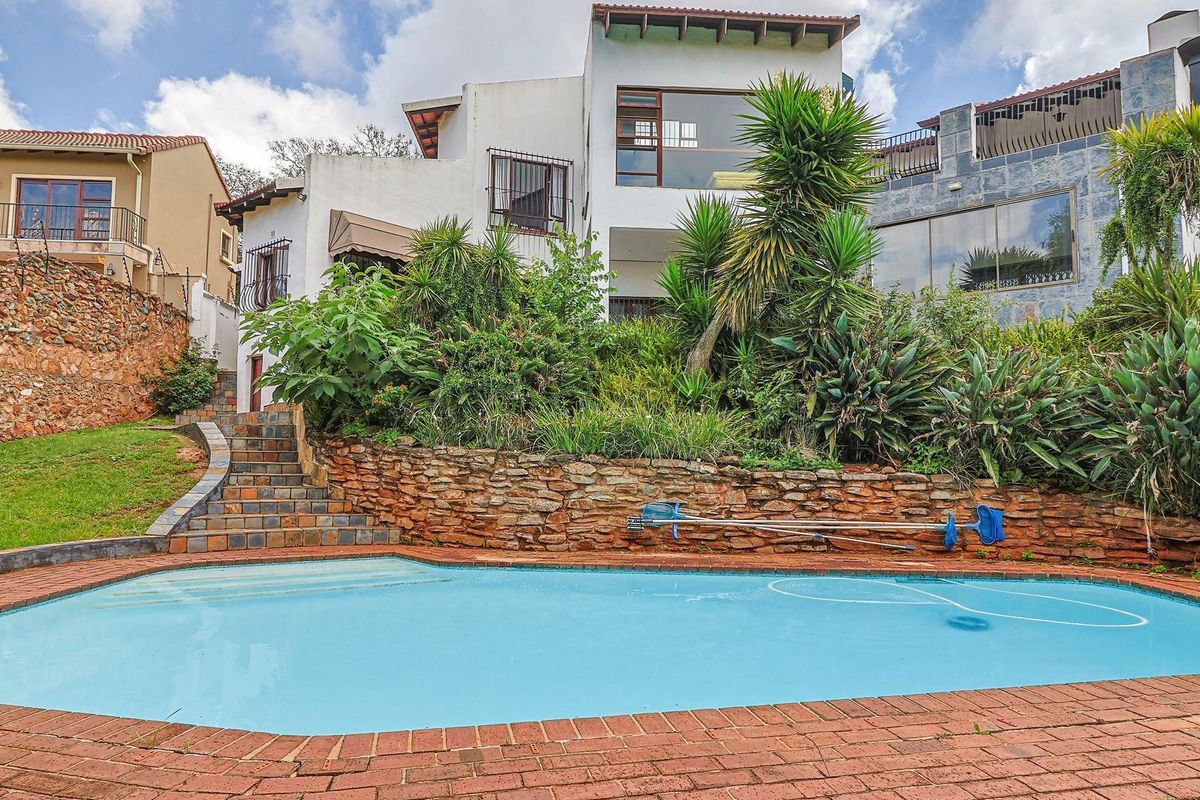 5 Bedroom Home with Incredible view in Northcliff - Photo 4