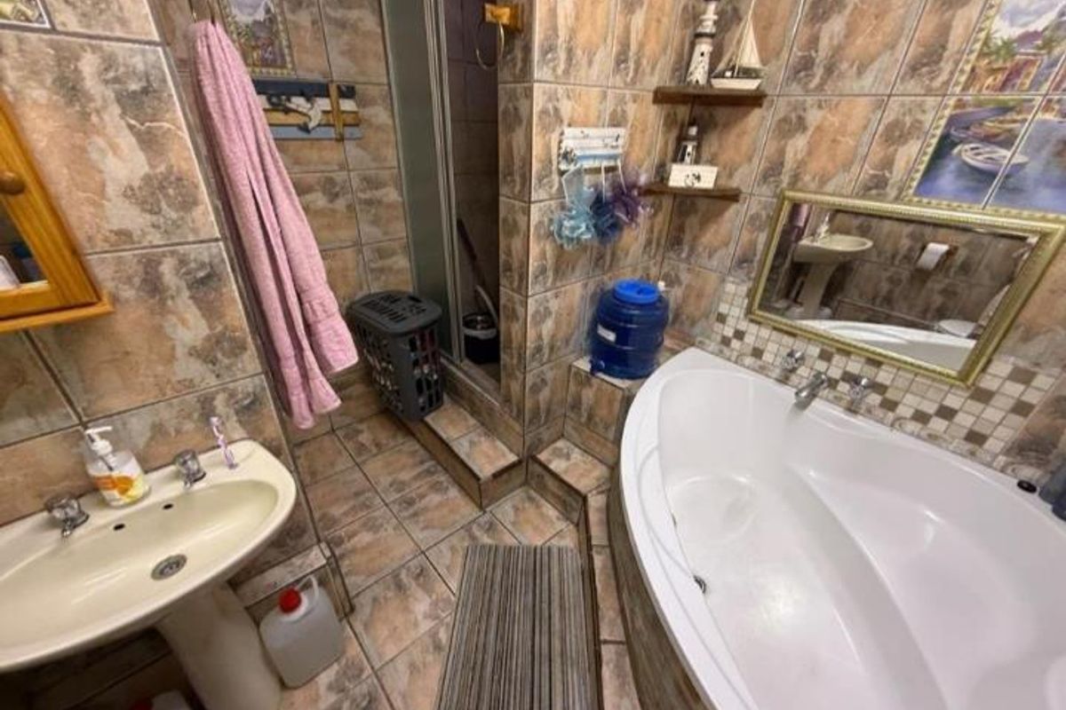 3 Bedroom House For Sale in Vanderbijlpark CE 2 - Photo 2
