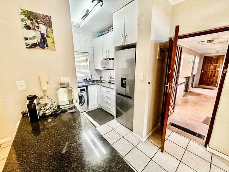 PRESTINE 2 BED 2 BATH LOFT APARTMENT MORNINGSIDE - Photo 2
