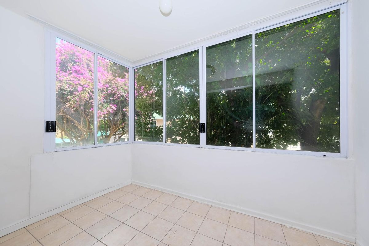 Priced to sell Urgently! Airy &Bright - Photo 2
