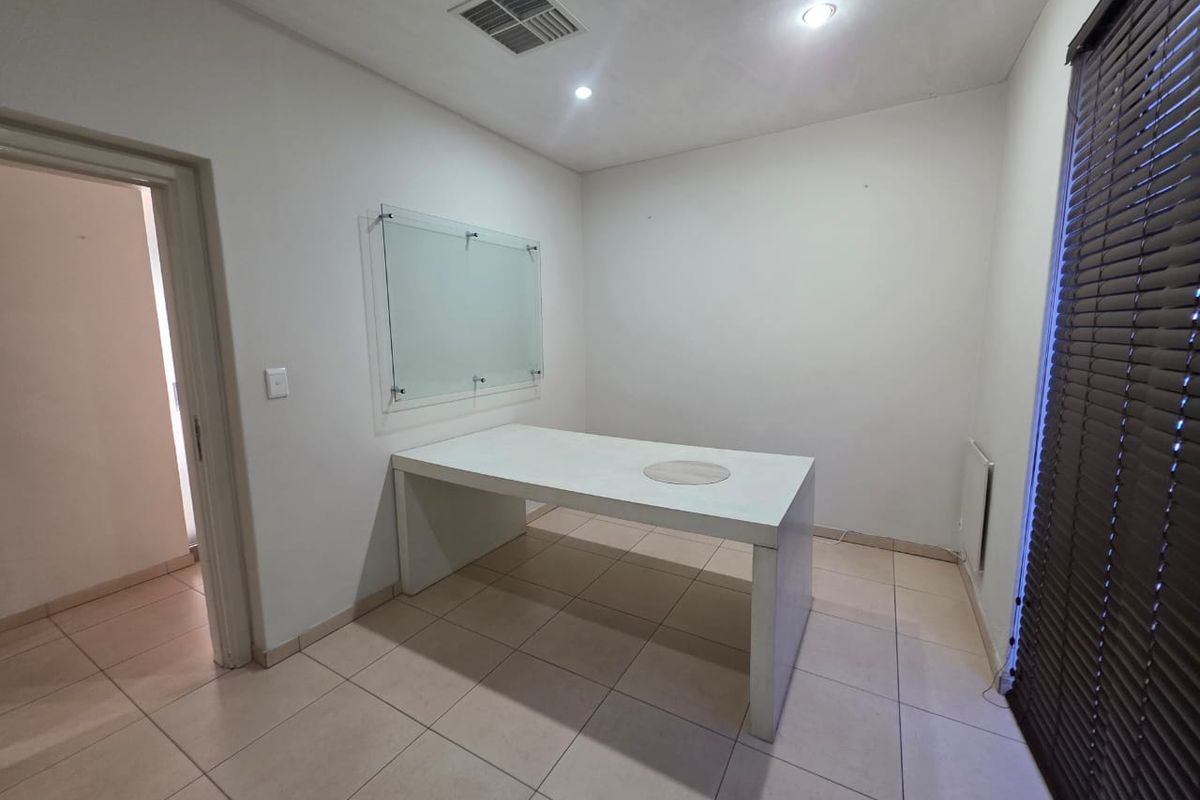 Centrally Located Offices TO LET - Photo 5