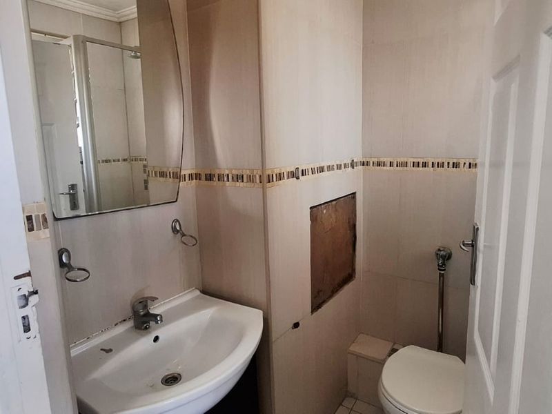 **Exquisite Sectional Title Apartment in Prime North Beach Location** - Photo 10