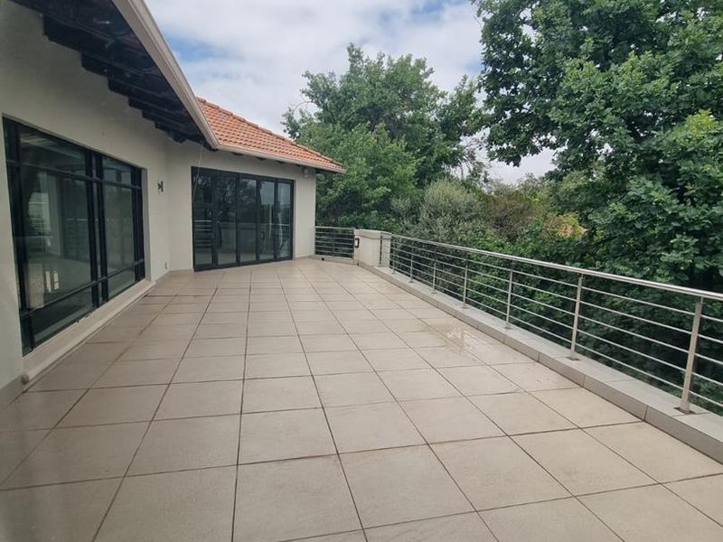 EXCLUSIVE CLUSTER IN PRIME LOCATION HURLINGHAM - Photo 8