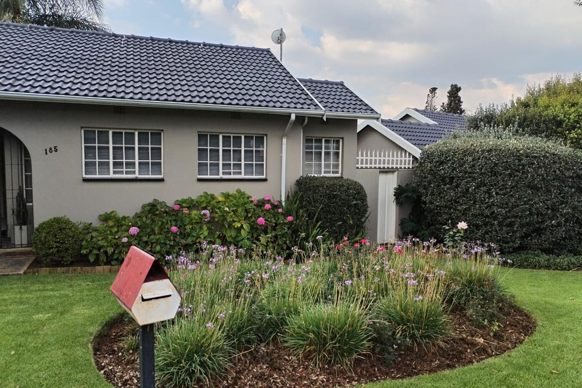 EXQUISITE FAMILY HOME - Photo 3