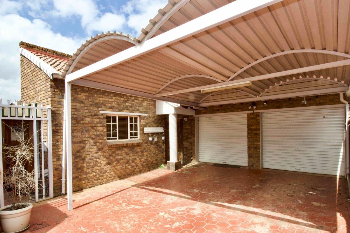 Beautiful Move in and Live Family Home. - Photo 2