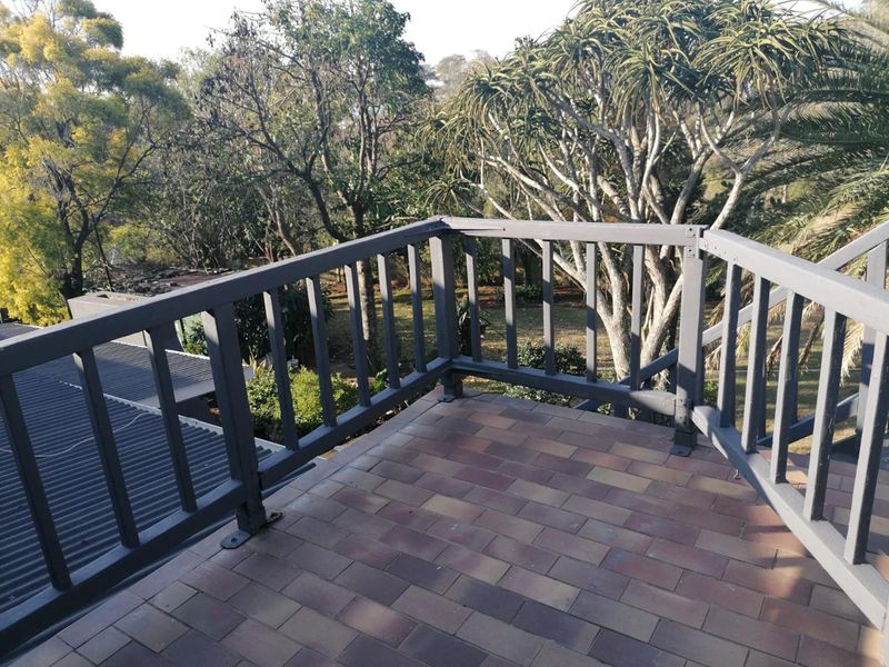 CHARM AND CHARACTER - Photo 8