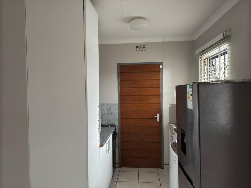 Clayville - R 900 000 Lovely Home ! - Photo 3