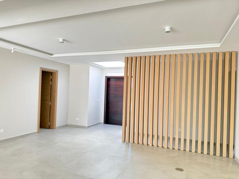 EXTRAORDINARY SANCTUARY VILLA - MONT CHOISY GOLF ESTATE. - Photo 3