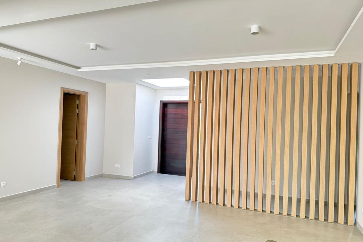 EXTRAORDINARY SANCTUARY VILLA - MONT CHOISY GOLF ESTATE. - Photo 3