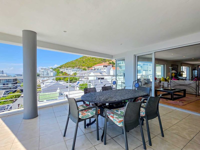 Perfectly positioned in Upper Sea Point with panoramic sea views - Photo 10