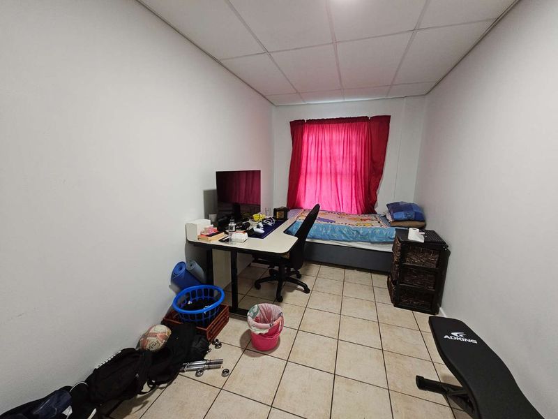 Lovely 1 Bed 1 Bath Apartment with open plan living area with kitchenette - Photo 5