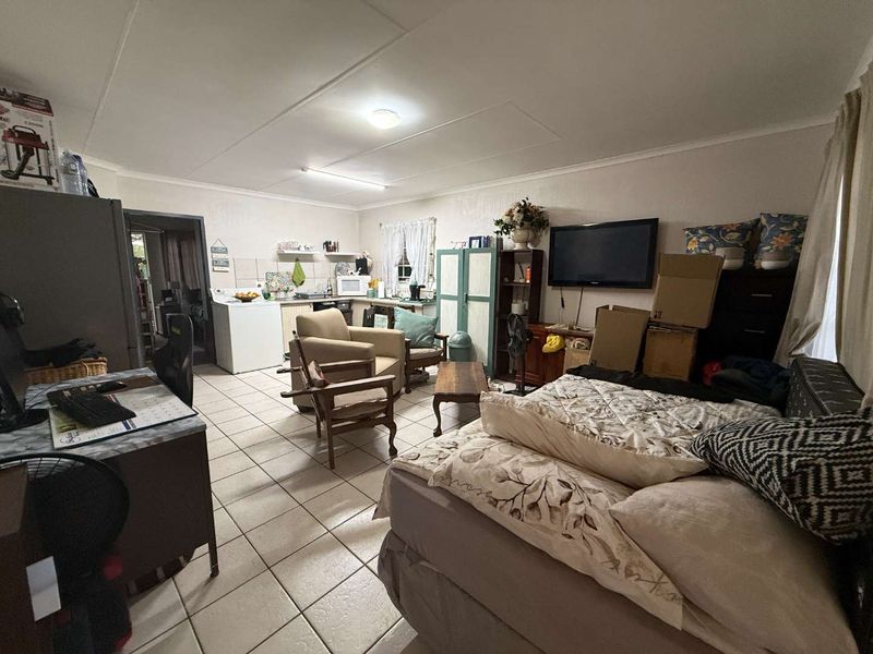 1 BED 1 BATH 1 CARPORT GROUND UNIT WITH GARDEN - Photo 4