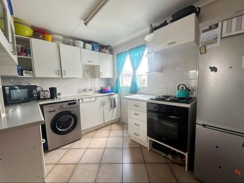 2 bedroom townhouse in Verwoedpark - Photo 4