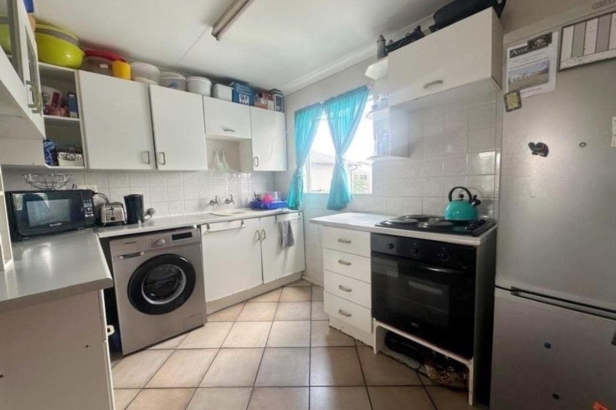 2 bedroom townhouse in Verwoedpark - Photo 4