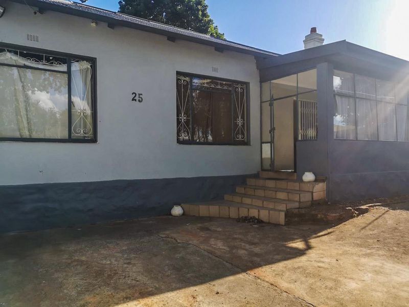 Spacious Family Home with Garden & Prime Location! - Photo 8