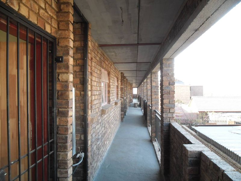 2 BEDROOM FLAT TO RENT IN PHILIP NEL PARK - Photo 2