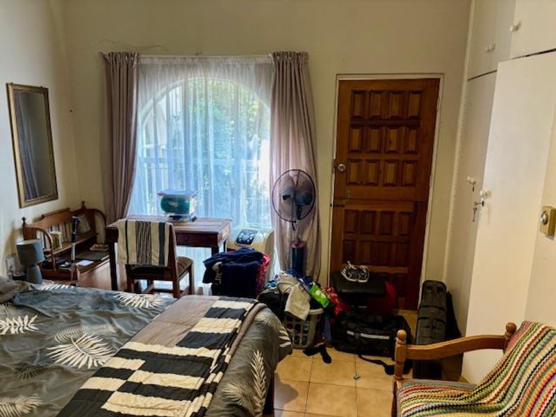 Spacious Family Home with Flatlet on Large Stand - Photo 10