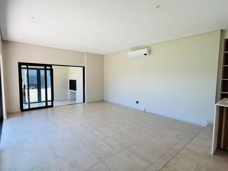 Newly Built- Ready to Move in - Family 3 bedroom home - Photo 10