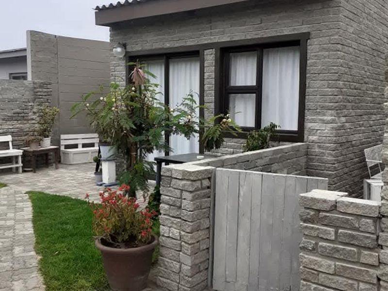 Prime Beachfront Guest House Investment – Vineta, Swakopmund, Namibia, N$ 7,245,000 | Running Concern | Strong Rental Income | 1000m2 Corner Stand - Photo 4