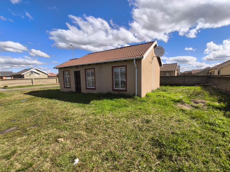 Cozy 3-Bed, 1-Bath Family Home with Massive Yard & Endless Potential! - Photo 1