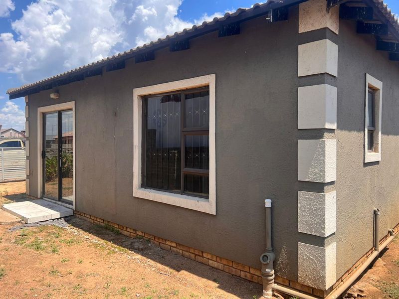2 Bedroom House For Sale in Vanderbijlpark CE7 - Photo 5