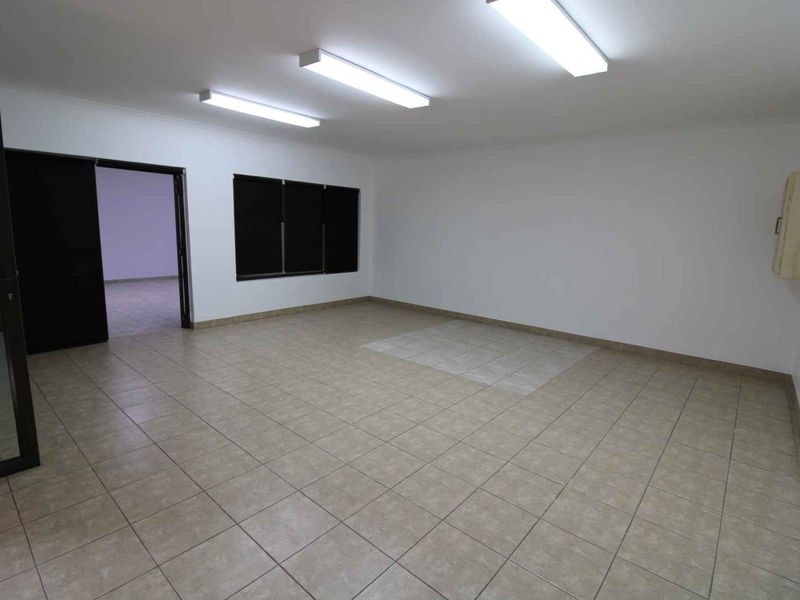 Well located on busy street close to schools. Perfect to Trade and stay. - Photo 2