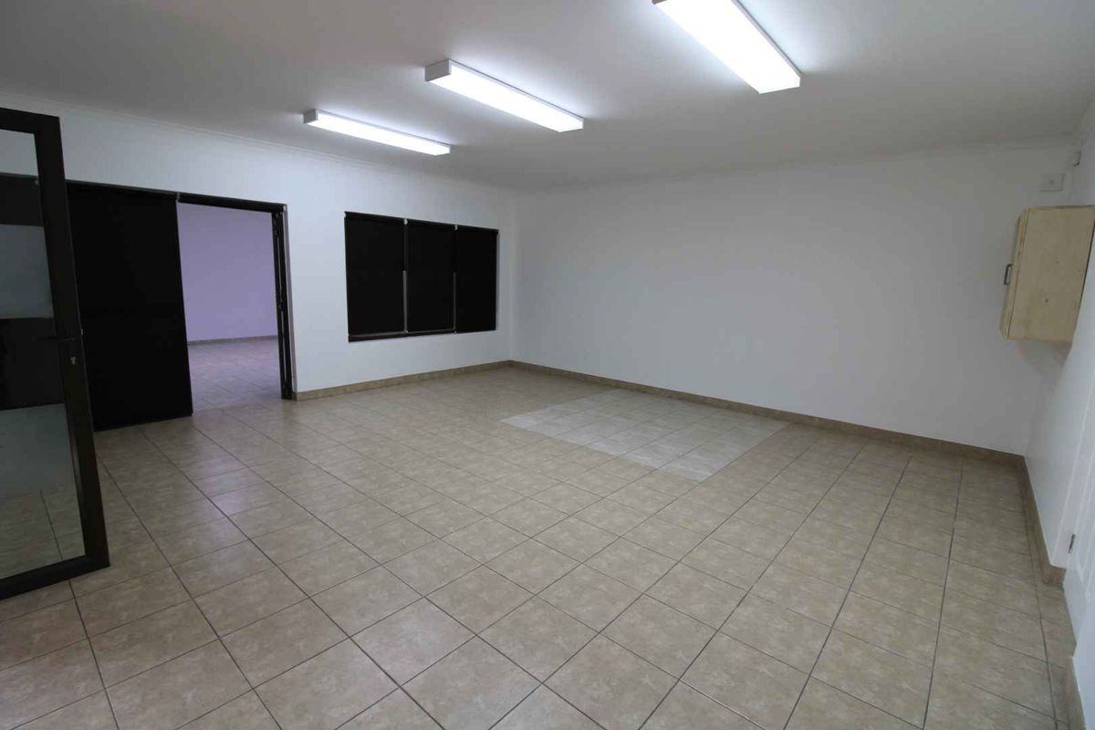 Well located on busy street close to schools. Perfect to Trade and stay. - Photo 2