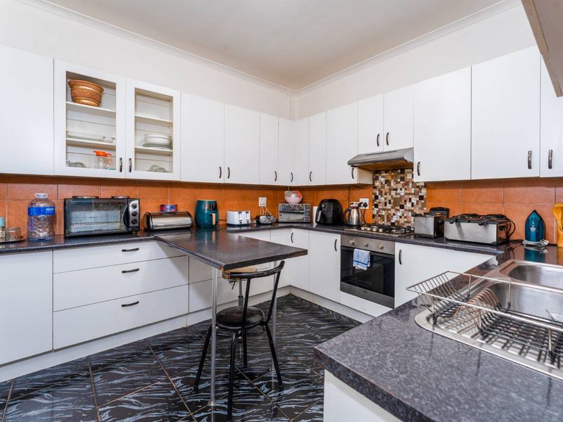 Woodstock delight- 3 bed charm in the heart of the CBD - Photo 10