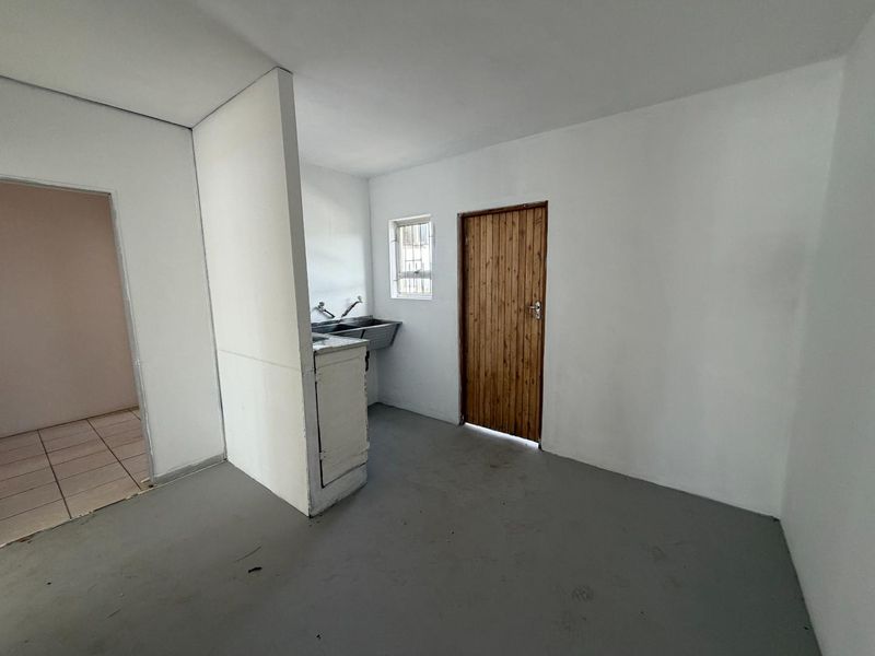 Prime Commercial Unit To Let in Ballito - Photo 3