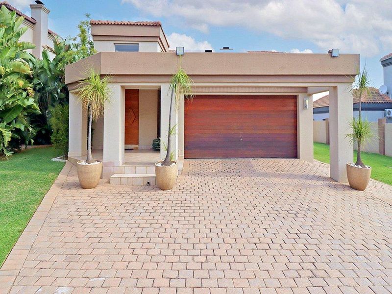 4 Bedroom - Beautiful Views - Photo 4