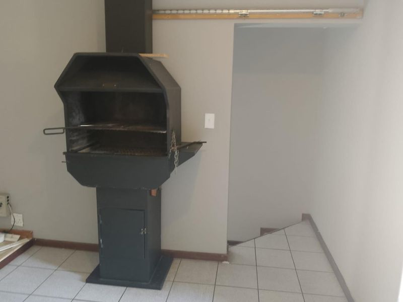 Cozy 3-Bed Townhouse in Tranquil Liefde en Vrede Complex - Photo 8