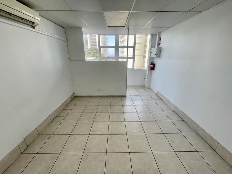 Hendra - Prime 53m2 Medical / Professional Office To Let in Umhlanga Mall - Photo 3