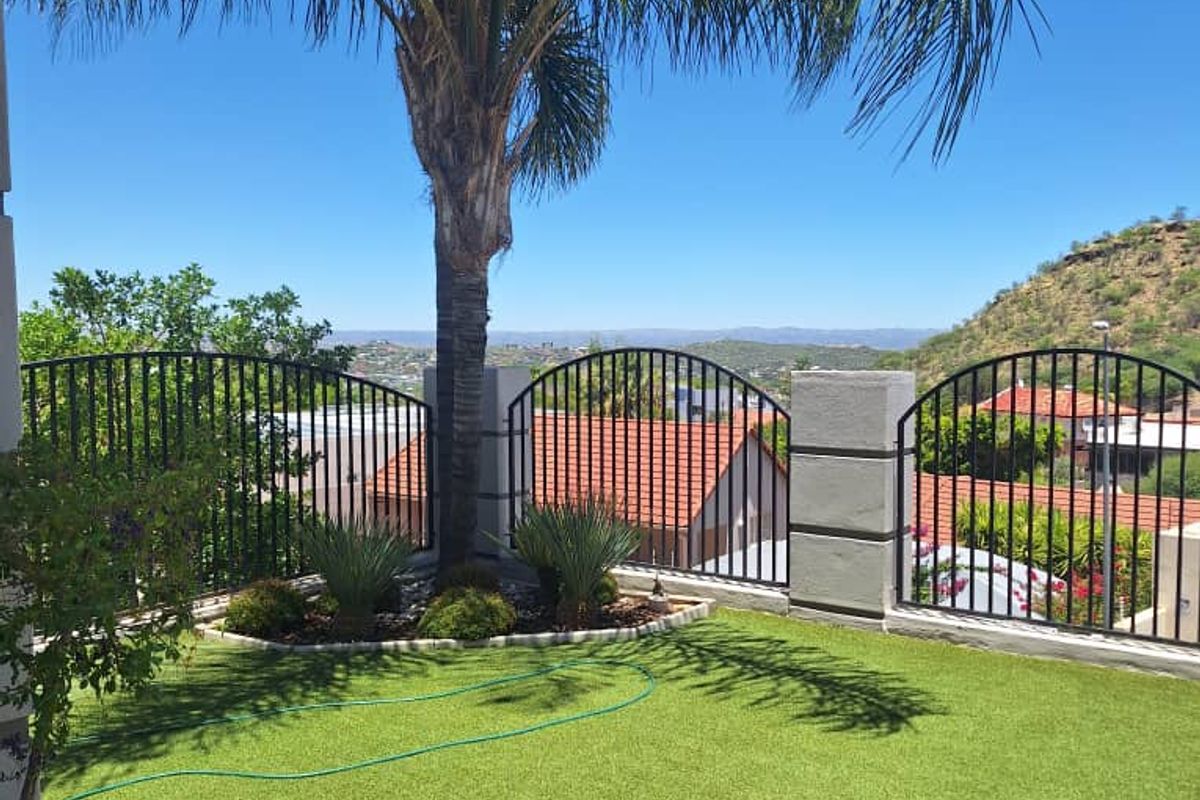 Entertain & Relax: Stunning Home with Wine Cellar in Ludwigsdorf - Photo 2